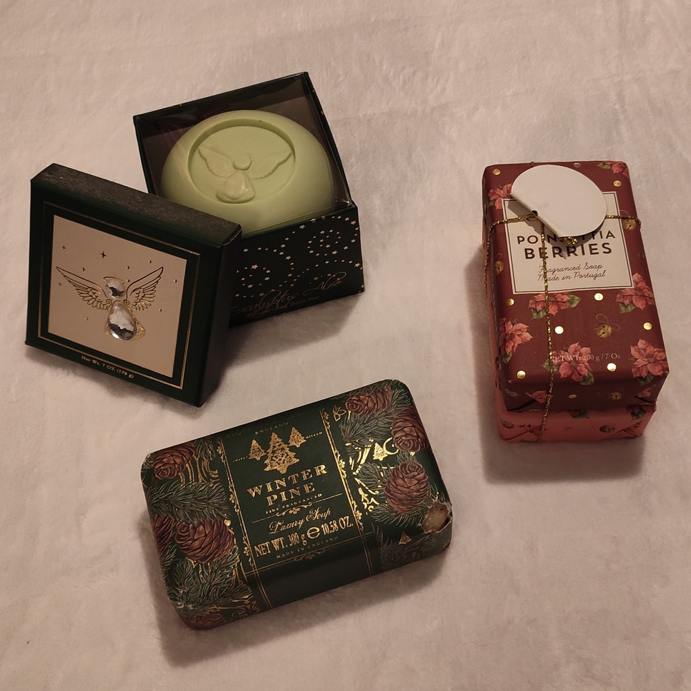Luxurious Green Jewelry Box by [Brand]